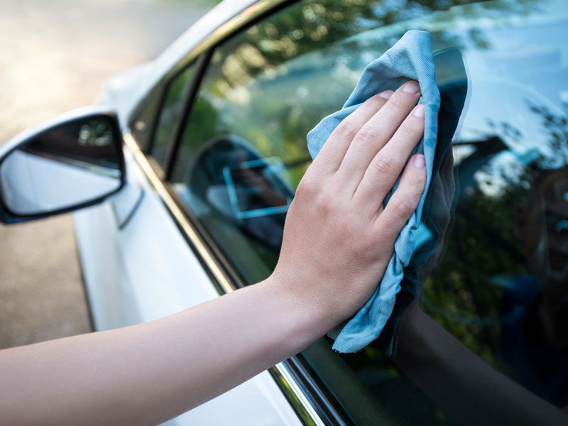 How to Strip Auto Glass / Deep Clean Your Windshield #shorts 